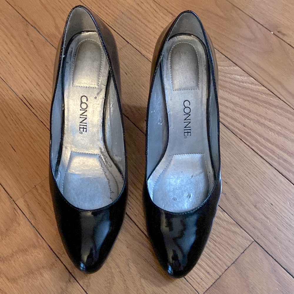 CONNIE BLACK PATENT HEELS SIZE 8 1/2
